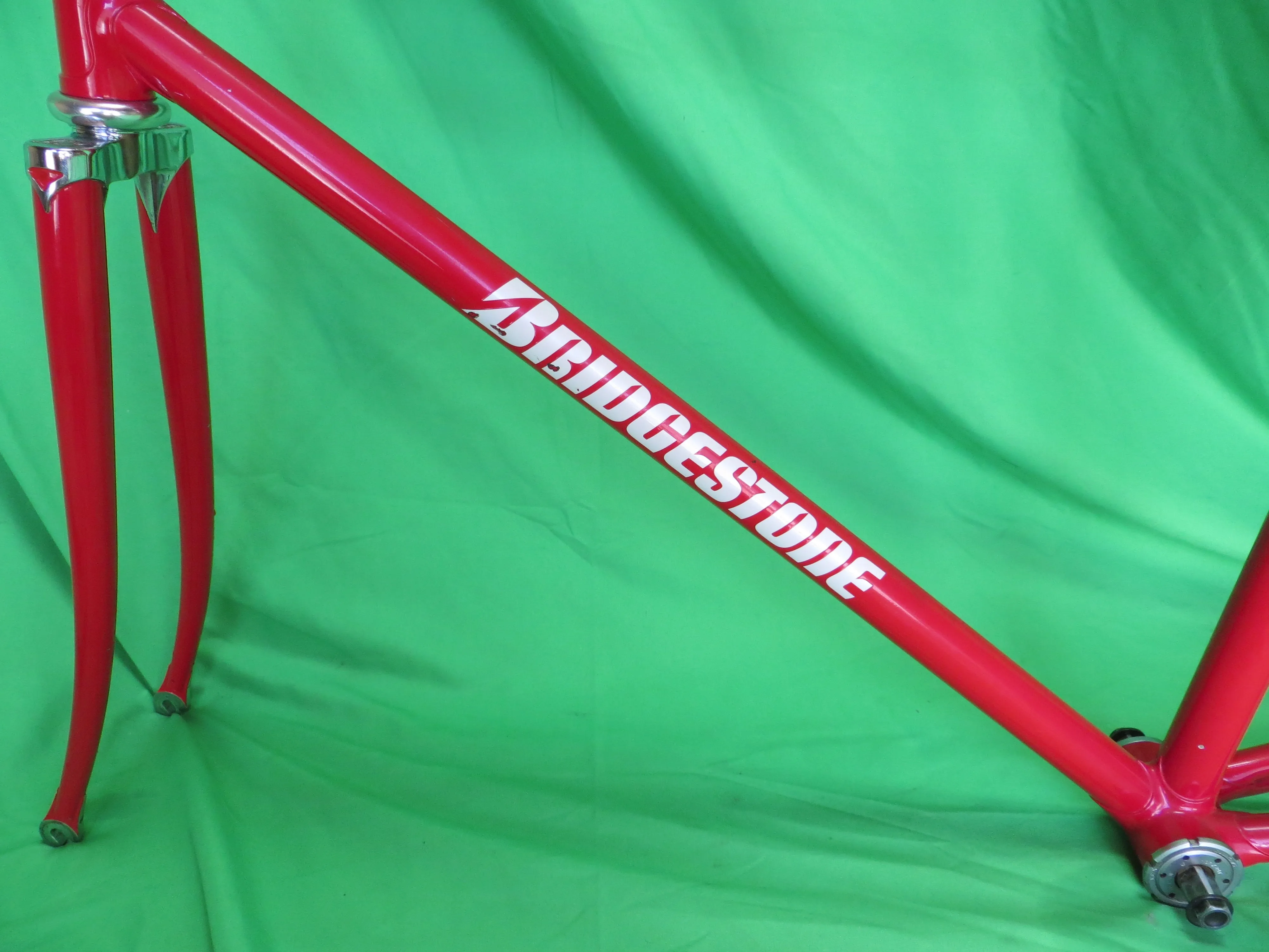 Bridgestone // Red // 53.5cm