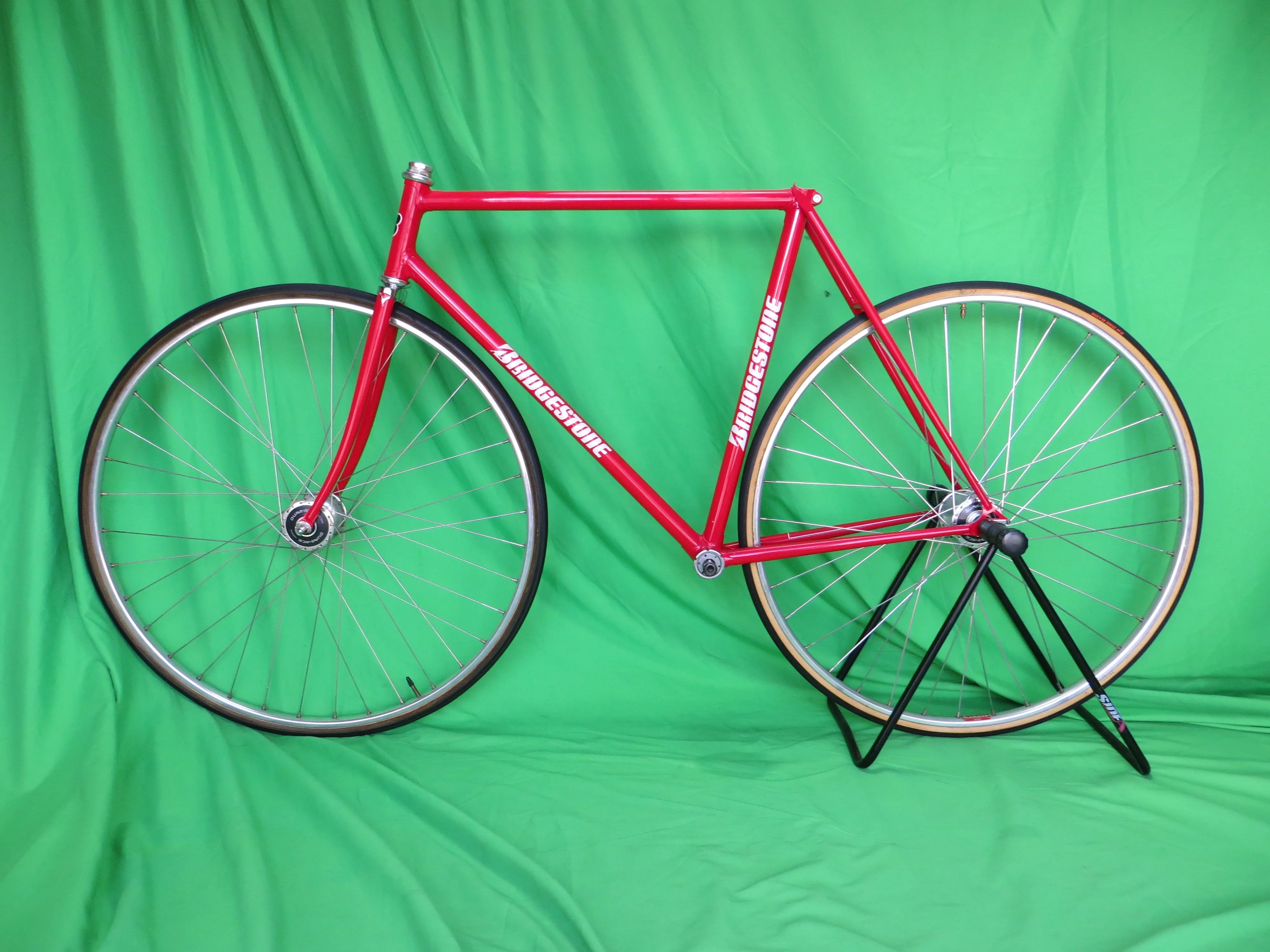 Bridgestone // Red // 53.5cm