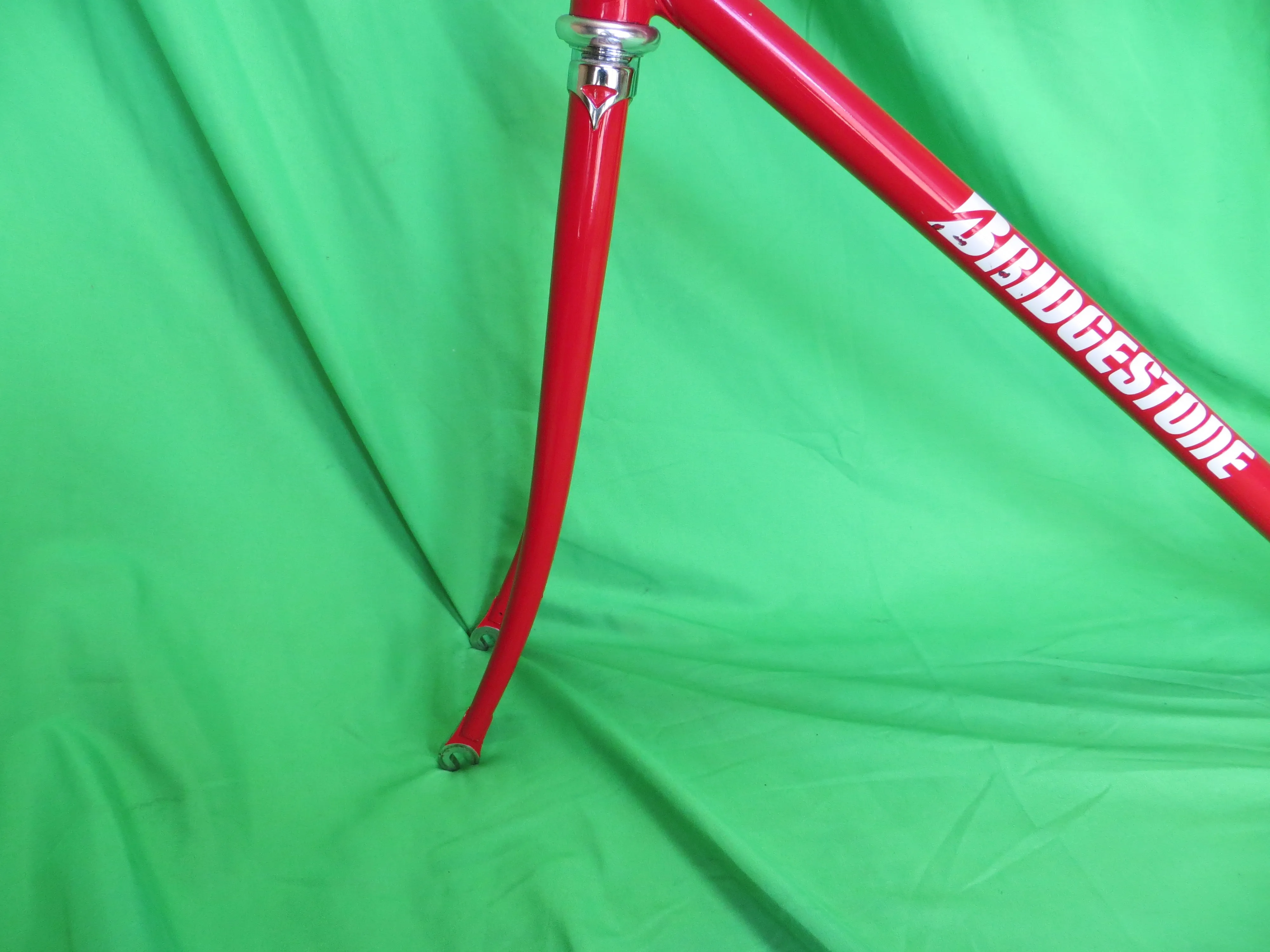 Bridgestone // Red // 53.5cm