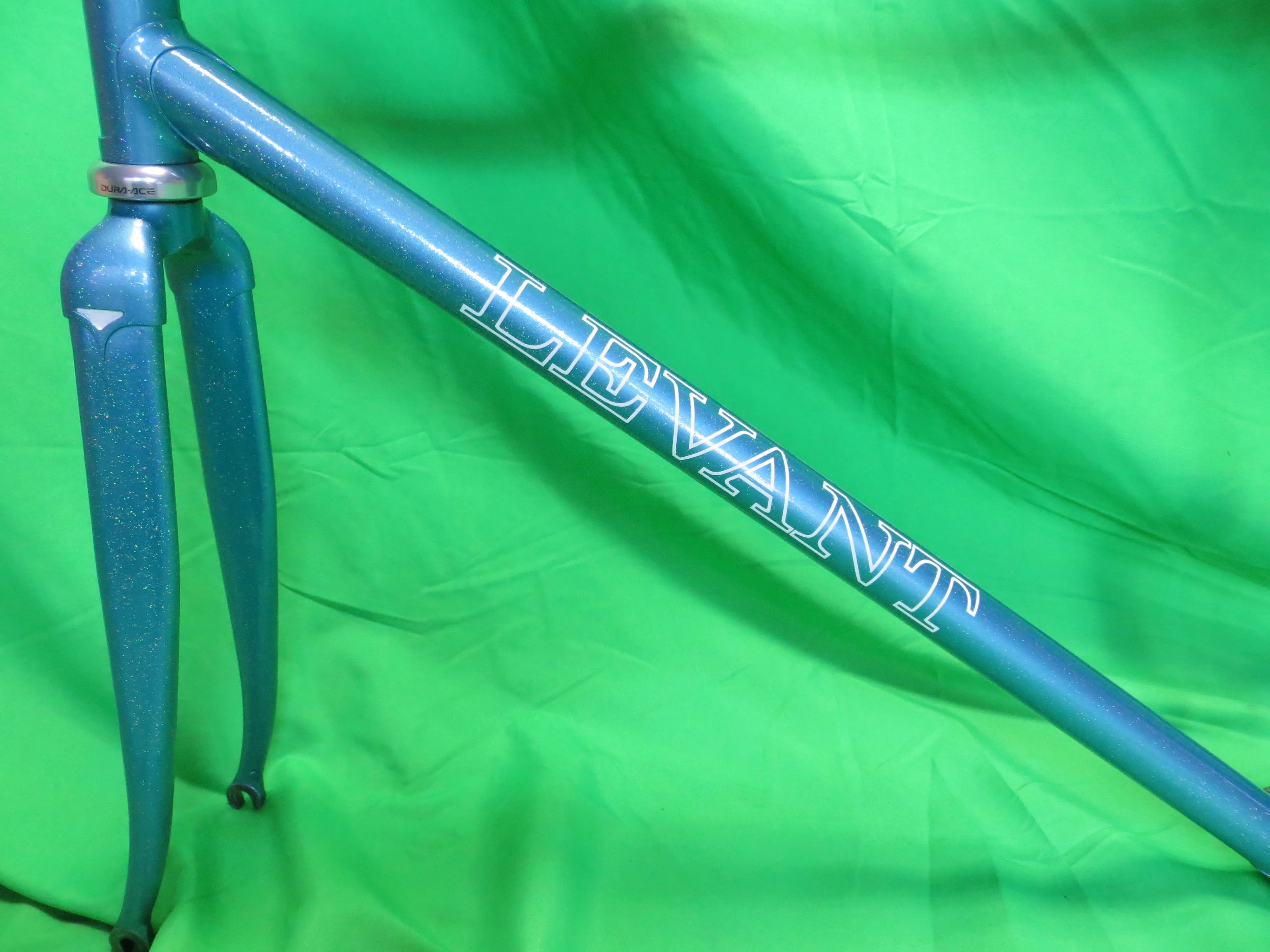 LEVANT Columbus Max Fork // Light Blue with Rainbow Flake // 52cm