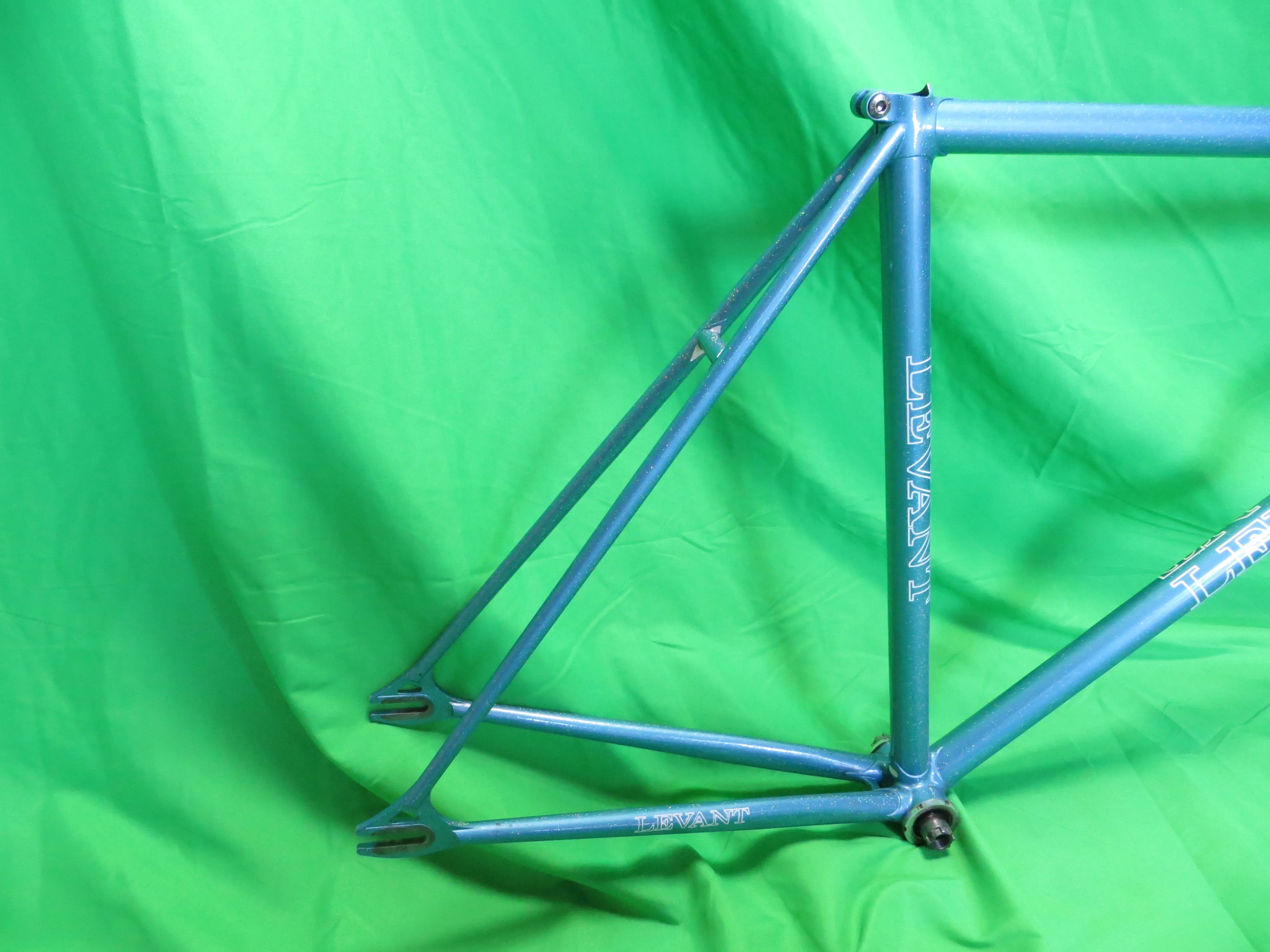 LEVANT Columbus Max Fork // Light Blue with Rainbow Flake // 52cm