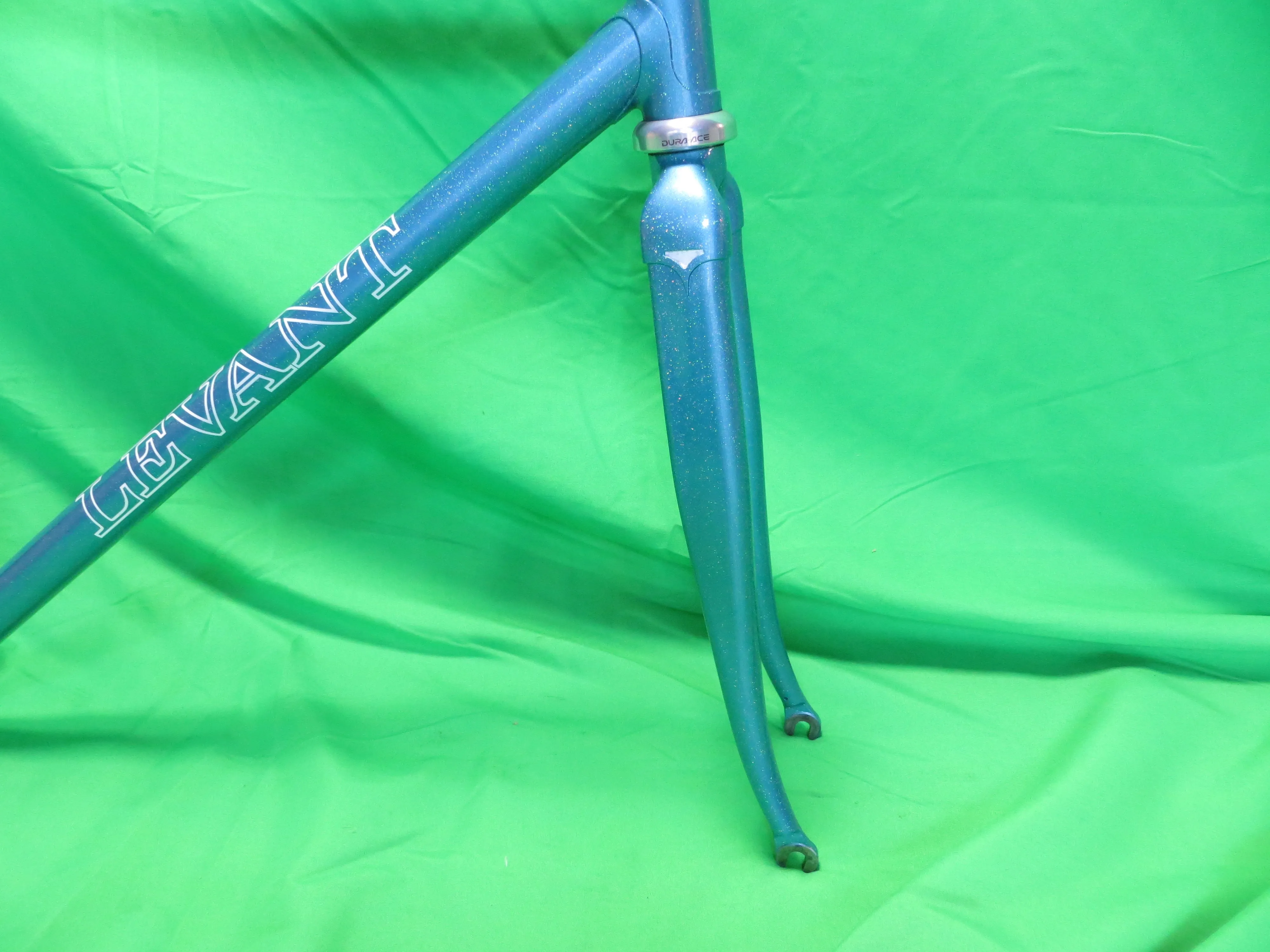 LEVANT Columbus Max Fork // Light Blue with Rainbow Flake // 52cm