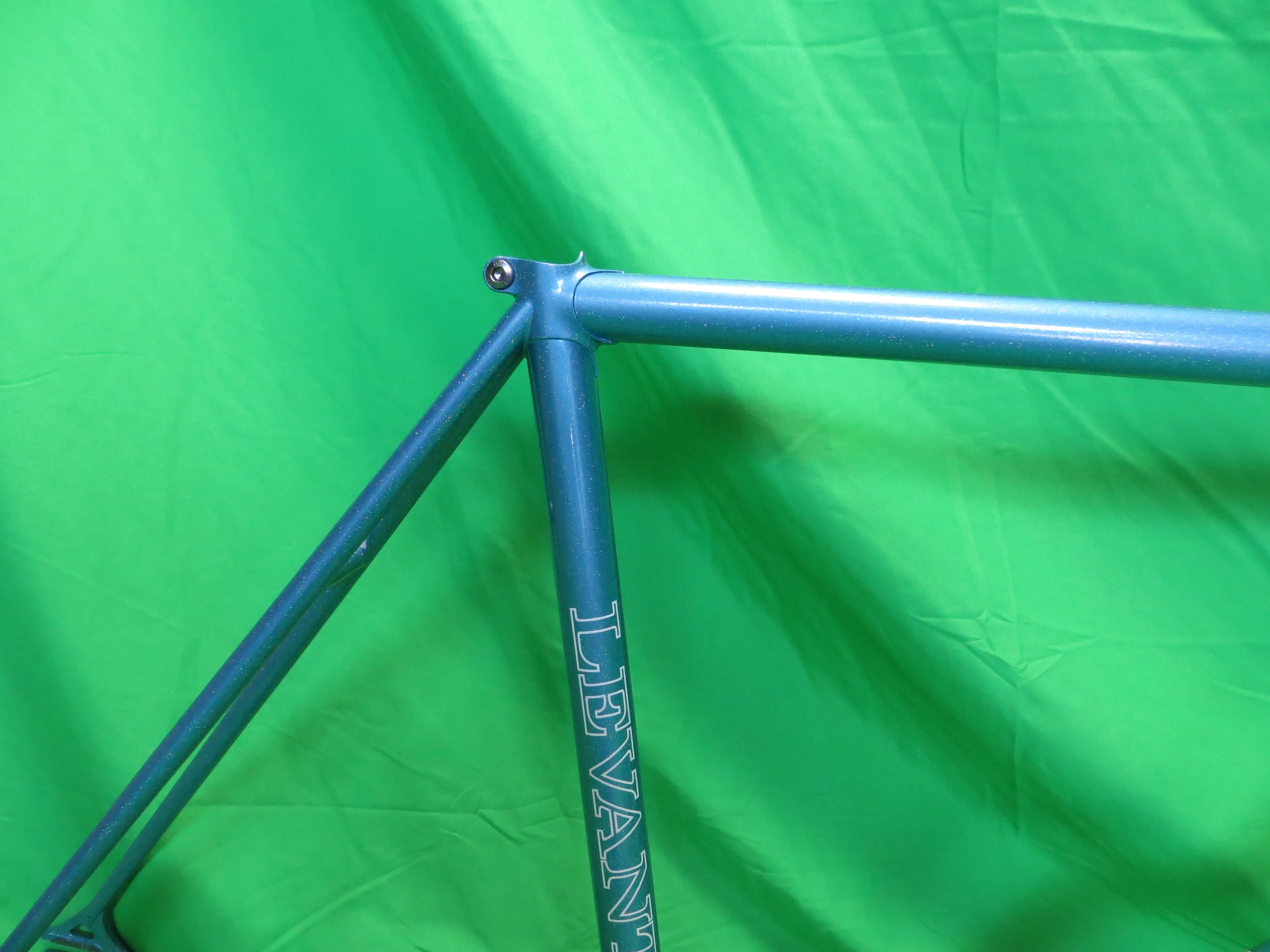 LEVANT Columbus Max Fork // Light Blue with Rainbow Flake // 52cm