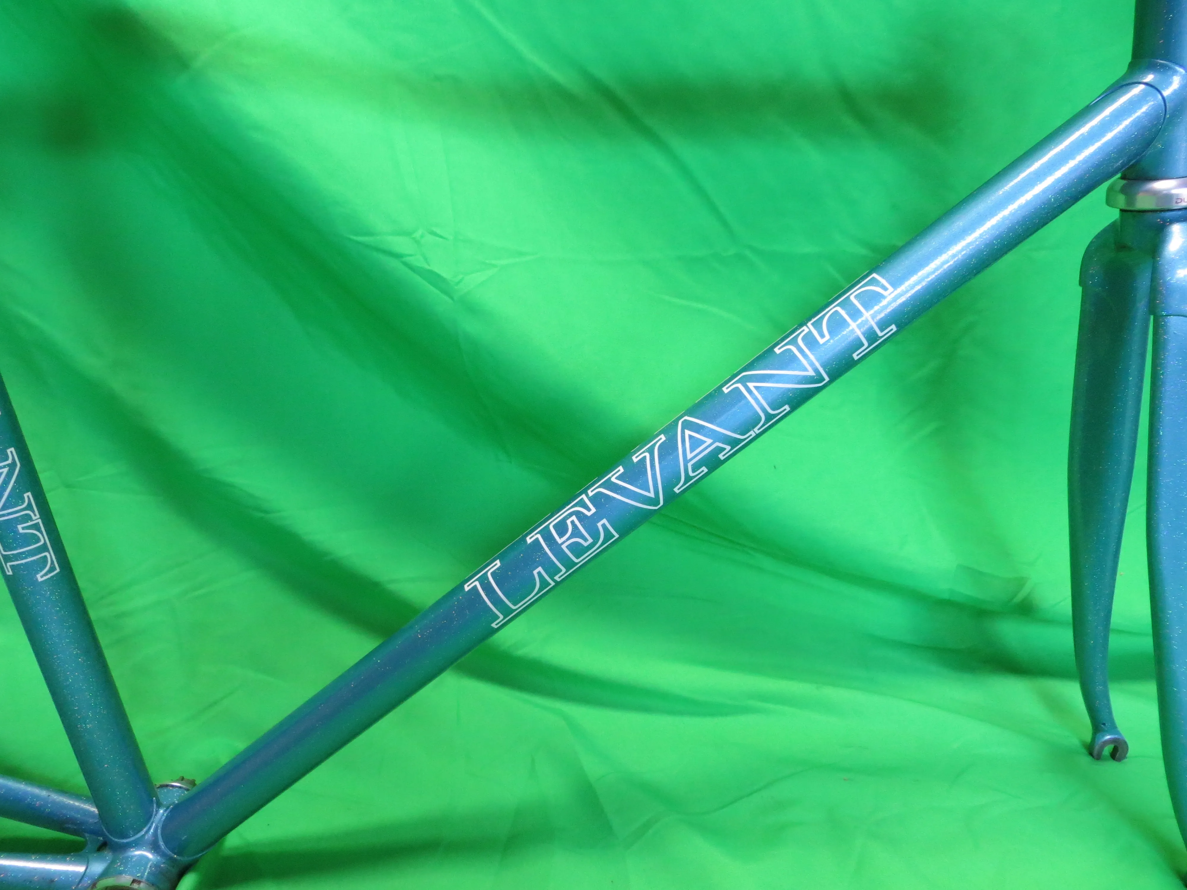 LEVANT Columbus Max Fork // Light Blue with Rainbow Flake // 52cm