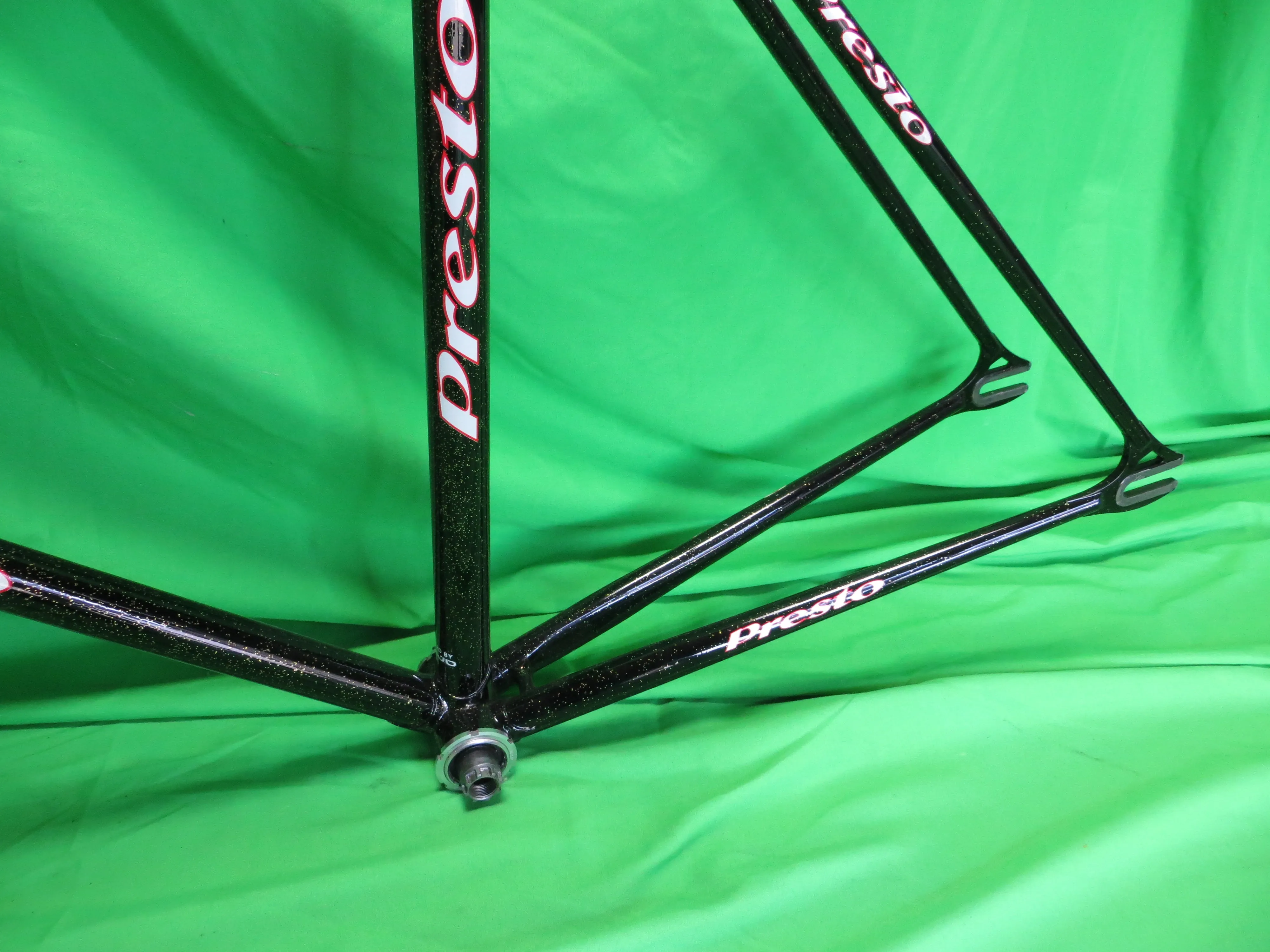 Presto　// Black with Gold Flake // 50.5cm