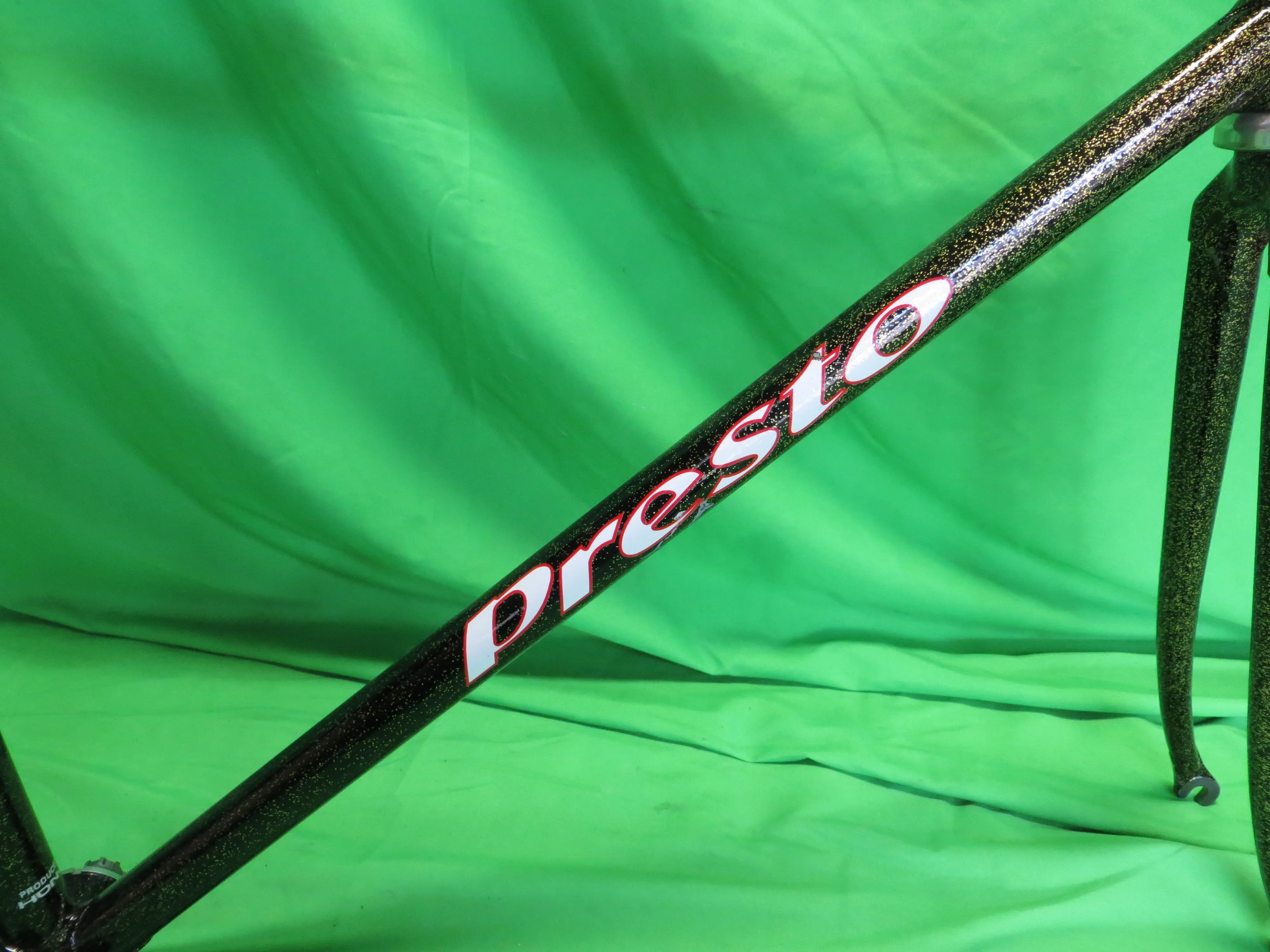 Presto　// Black with Gold Flake // 50.5cm