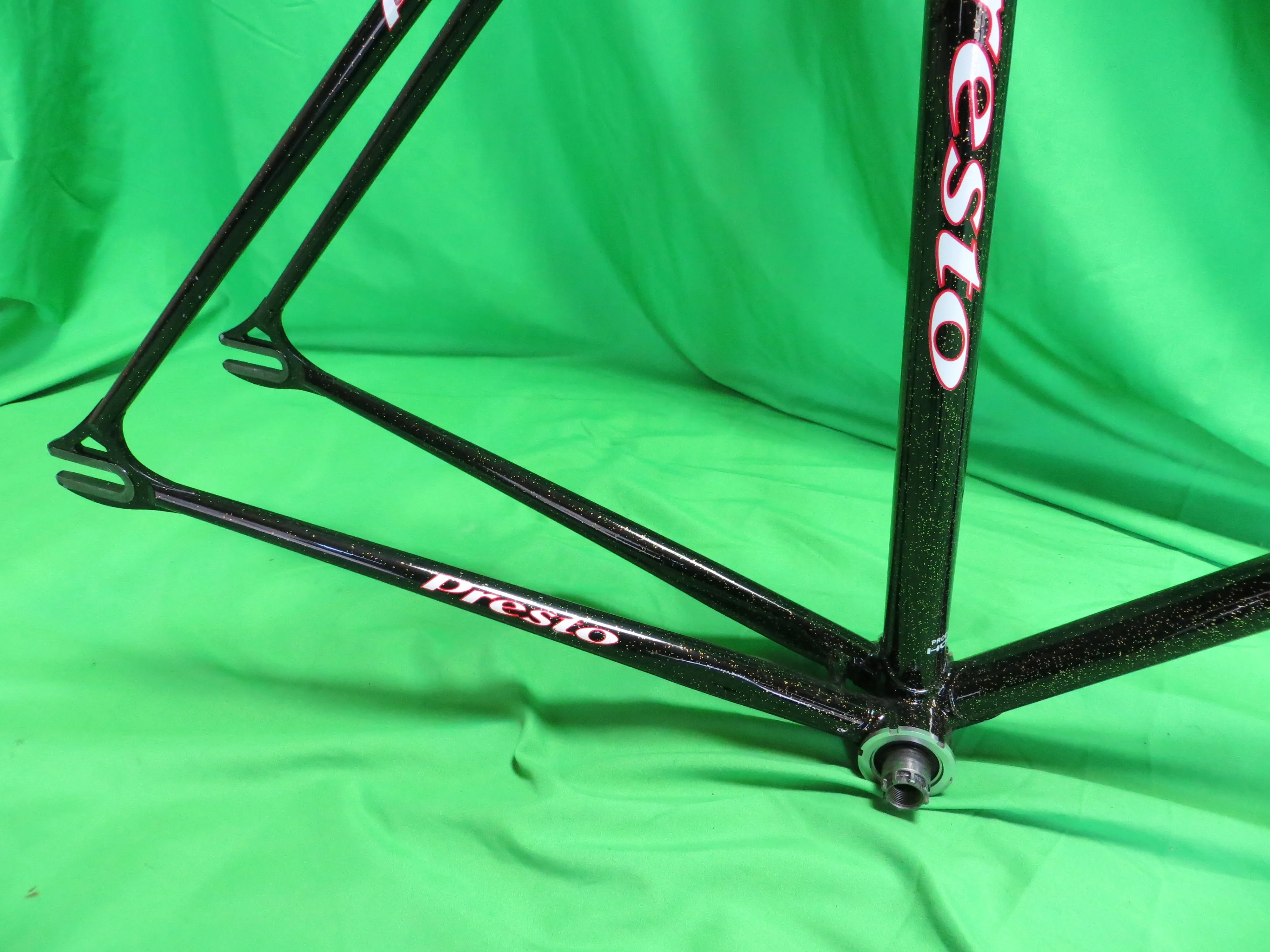 Presto　// Black with Gold Flake // 50.5cm