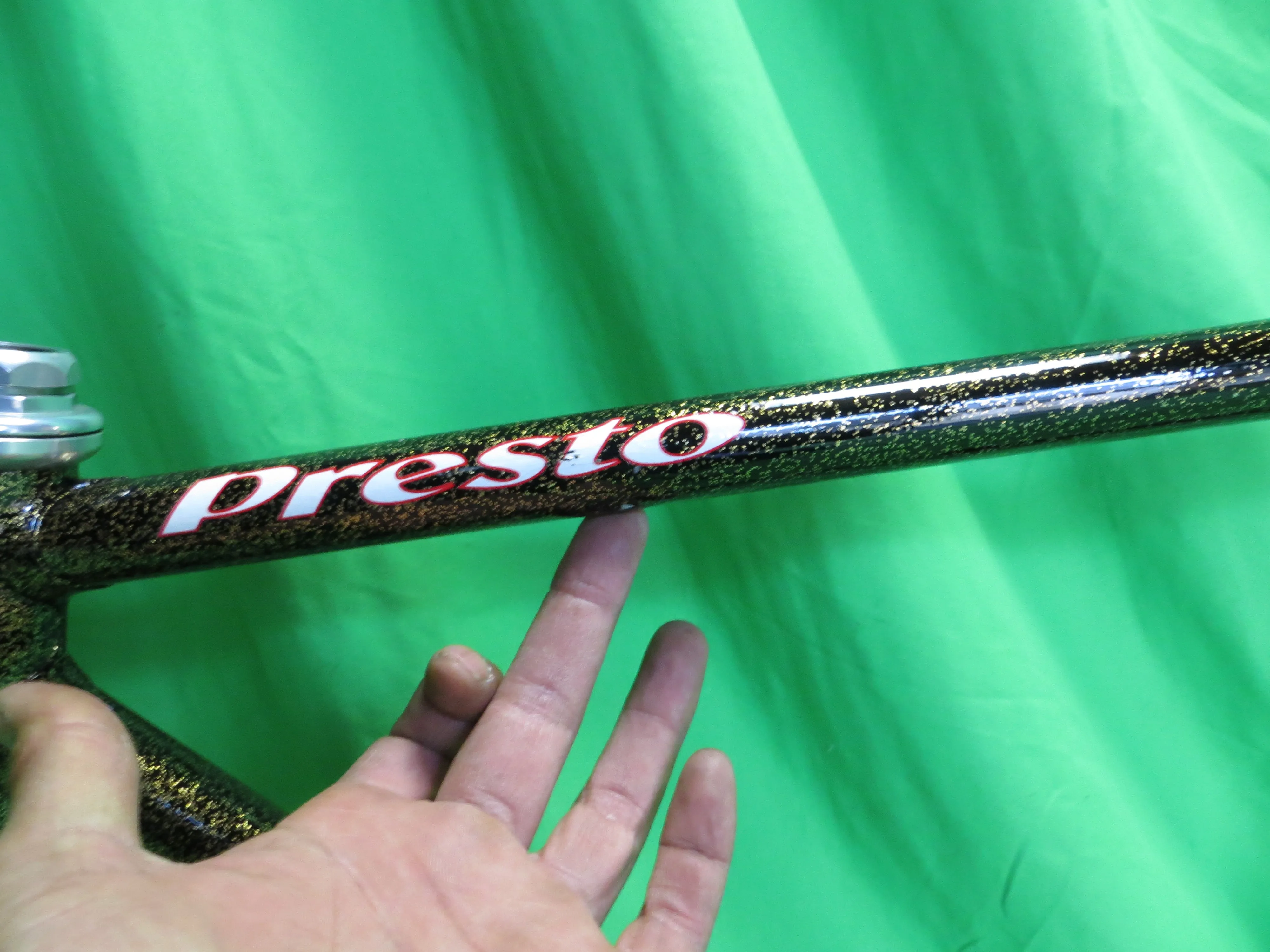 Presto　// Black with Gold Flake // 50.5cm