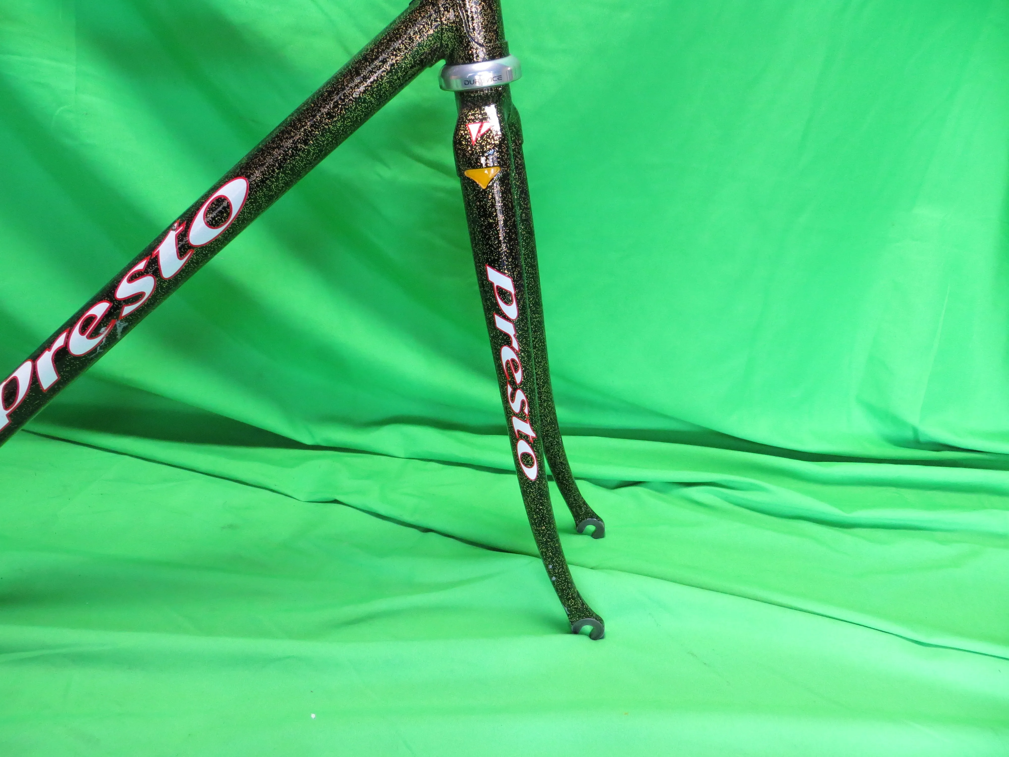 Presto　// Black with Gold Flake // 50.5cm
